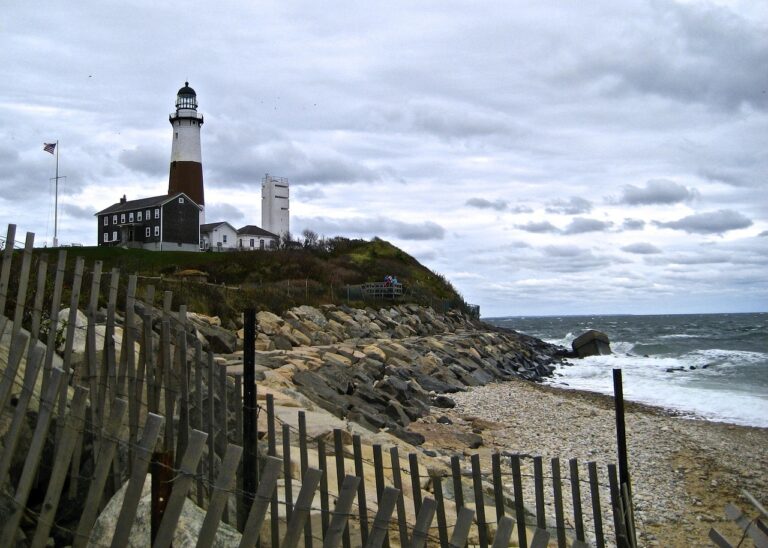 montauk light house, lighthouse, coast, historic, island, nature, montauk, ocean, peaceful, point, sky, cliffs, coastline, landmark, maritime, nautical-487640.jpg